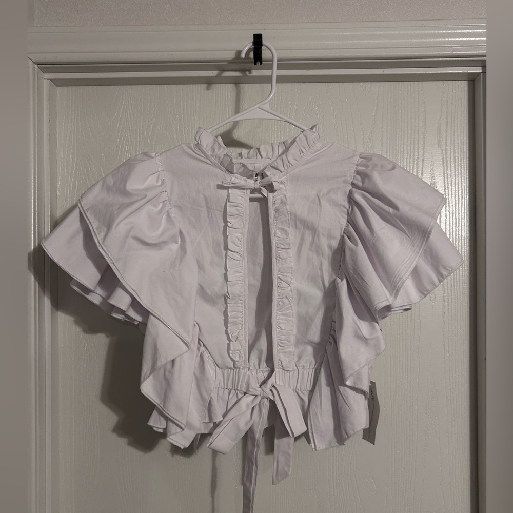 Truth | White Ruffle Blouse | Size Small
(NWT)